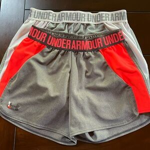 Women’s Under Armour gray shorts with pockets XS